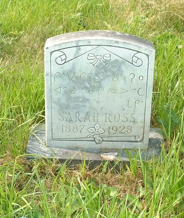 Sarah Ross gravestone with Cree syllabics